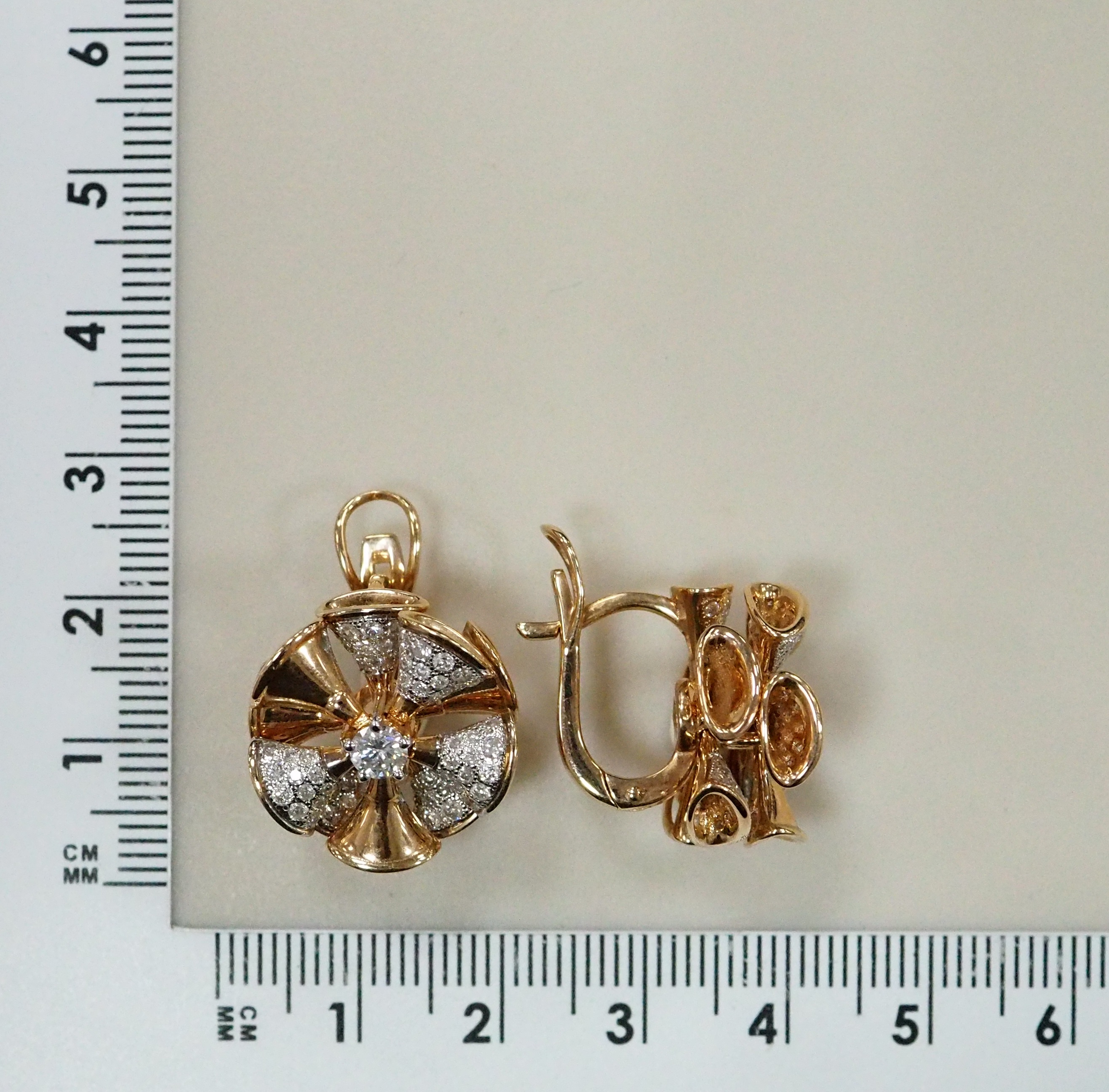 Серьги из золота с бриллиантами